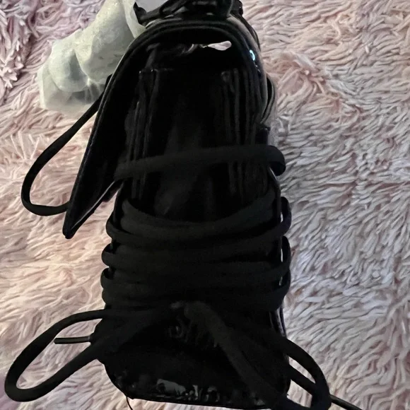 Steve Madden Glossy Black
Steve Madden Diego shoulder bag with top handle - Picture 7 of 12